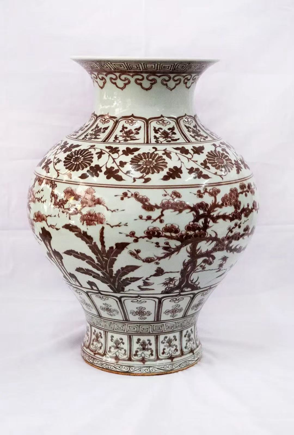 明代釉里红岁寒三友图盘口尊